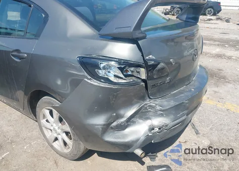 2011 Mazda Mazda3 I Touring z USA, uszkodzony, nr VIN JM1BL1VF0B1389738